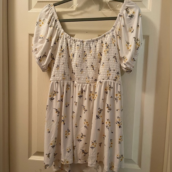 NWT size 1x Derek Heart maternity white smocked yellow flower top cap sleeves - Picture 3 of 5